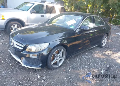 2016 Mercedes-Benz C 300 4Matic/Luxury 4Matic/Sport 4Matic z USA, uszkodzony, nr VIN 55SWF4KB6GU176303